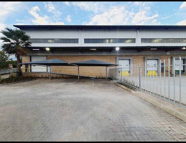 7,821M² WAREHOUSE TO LET IN KOSMOSDAL